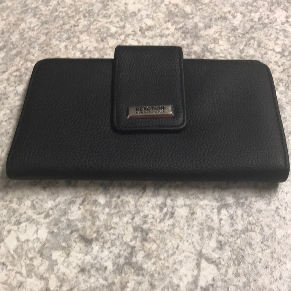 Reaction Kenneth Cole wallet